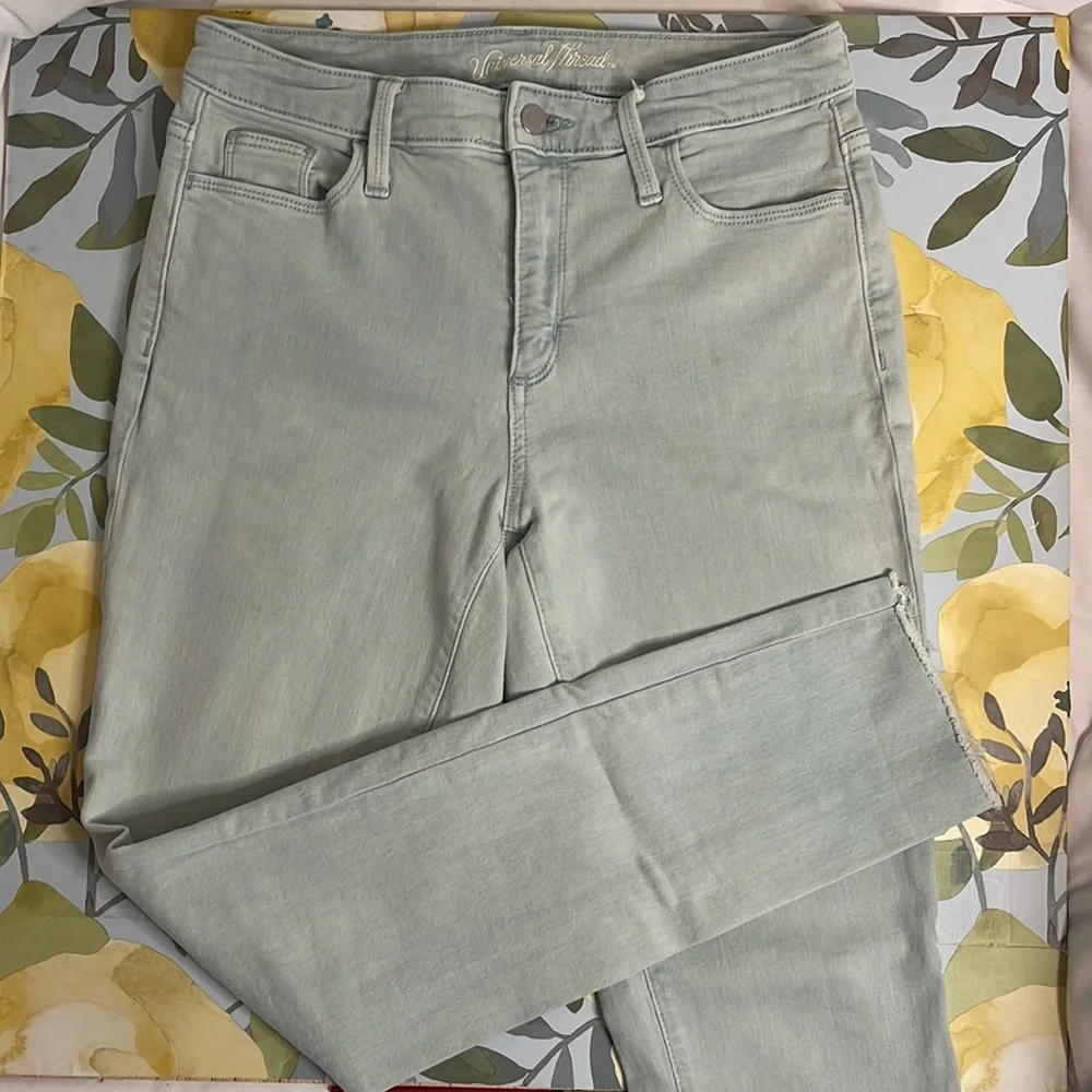 🔥 SALE UNIVERSAL THREAD White Washed High Rise Jeans | Size 4/27